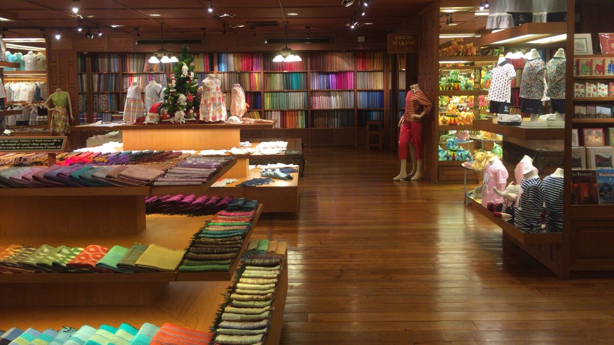 ジム-トンプソンの直営店の店内